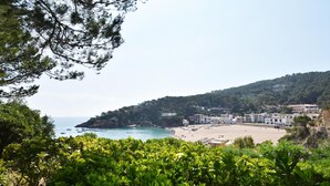 På stranden
