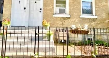 Wicker Park 2Bdrm Near Downtown & Salt Shed Weekend Special 195.00 August 22-24