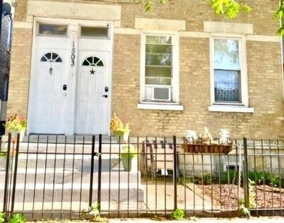 Wicker Park Near Downtown &  the Salt Shed