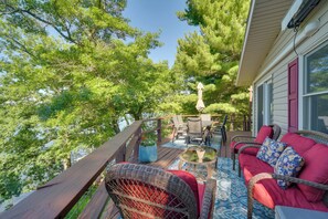Outdoor dining - Lakefront Osceola Vacation Rental - Dogs Welcome! (Osceola)