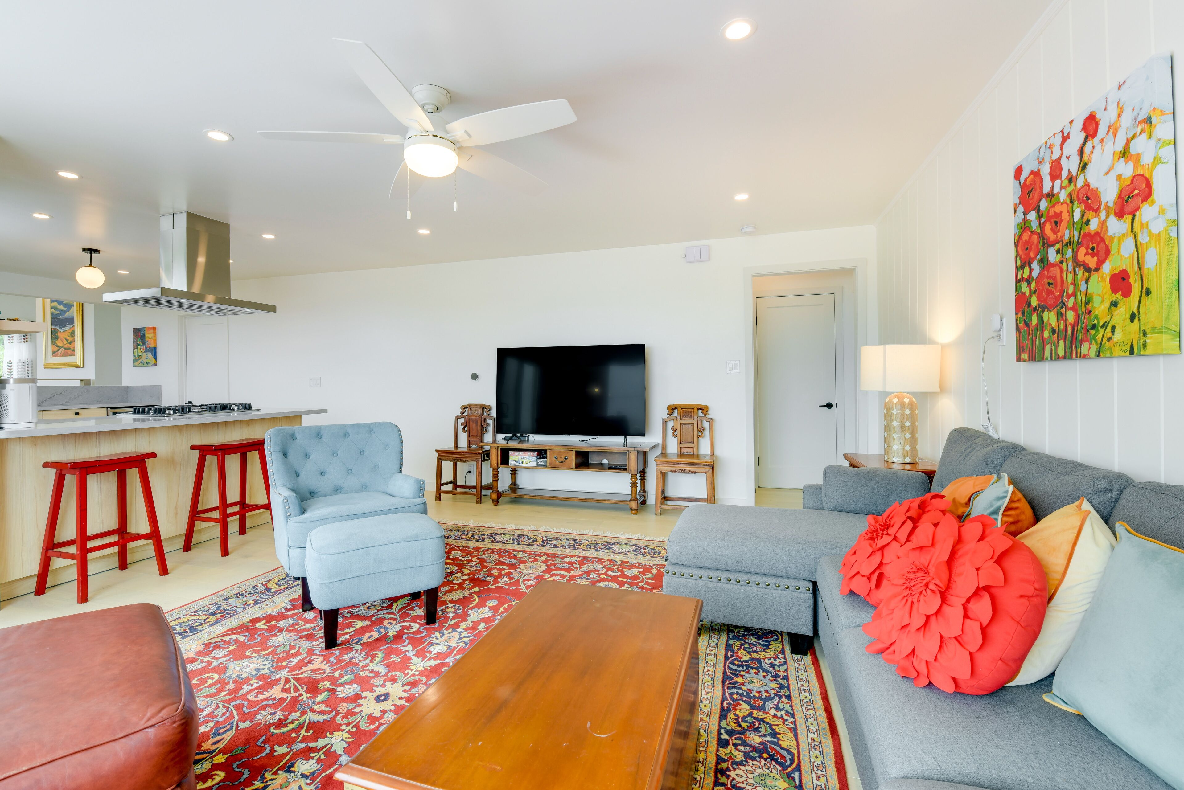Pet-Friendly El Cerrito Home: Deck, Sauna & Views!
