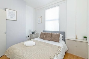 5 quartos, Wi-Fi de cortesia, roupa de cama