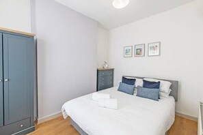 5 bedrooms, free WiFi, bed sheets