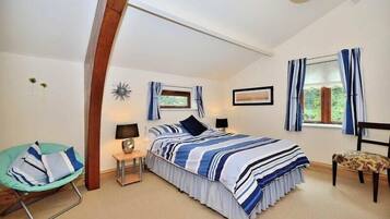5 bedrooms, free WiFi, bed sheets, wheelchair access