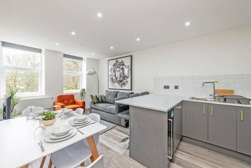 1 Bedroom Apt Winkley Square