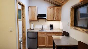 Wasserkocher mit Kaffee-/Teezubehör, Toaster