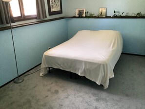 4 室のベッドルーム、WiFi (無料)、ベッドシーツ