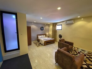 Desk, laptop workspace, free WiFi, bed sheets