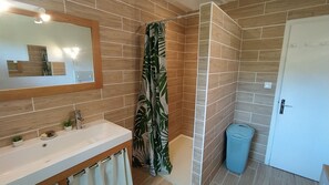 Dusche, Haartrockner, Toilettenpapier