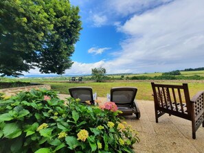 Terrace/patio - le Domaine - Autun - Gîte (AUTUN)
