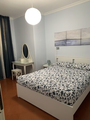 1 chambre, fer et planche à repasser, accès au Wi-Fi (inclus)