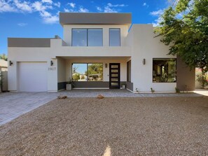 Exterior - Luxury Retreat with Jacuzzi and Backyard Oasis (Phoenix)