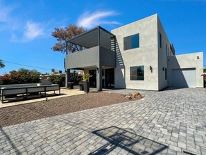 Exterior - Luxury Retreat with Jacuzzi and Backyard Oasis (Phoenix)