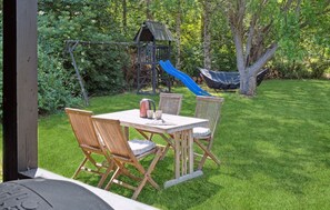Outdoor dining - 2 bedroom cozy home in Stege (Stege)