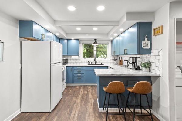 Frigorifero, microonde, forno, piano cottura