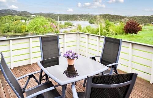 Cozy home in Sveio with house a panoramic view