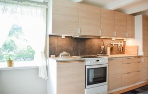 Refrigerador, microondas, lavavajillas y cafetera y tetera 