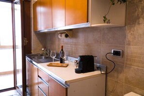 Kylskåp, mikrovågsugn, ugn och spishäll