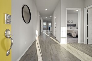 Room - Modern, family friendly 3BR/2BR (Krugerville)