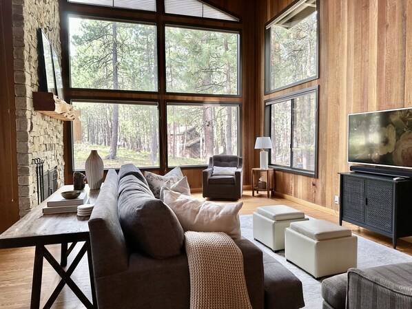 Smart-TV, Kamin, DVD-Player, Tischtennisplatte