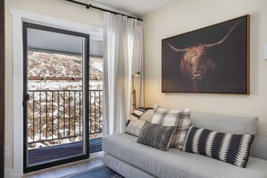 Smart-TV, Kamin, Stereoanlage