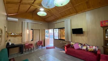 1 bedroom, iron/ironing board
