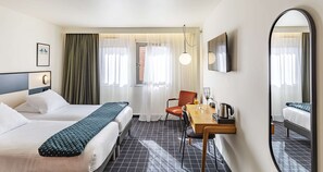 Caja de seguridad en la habitación y escritorio