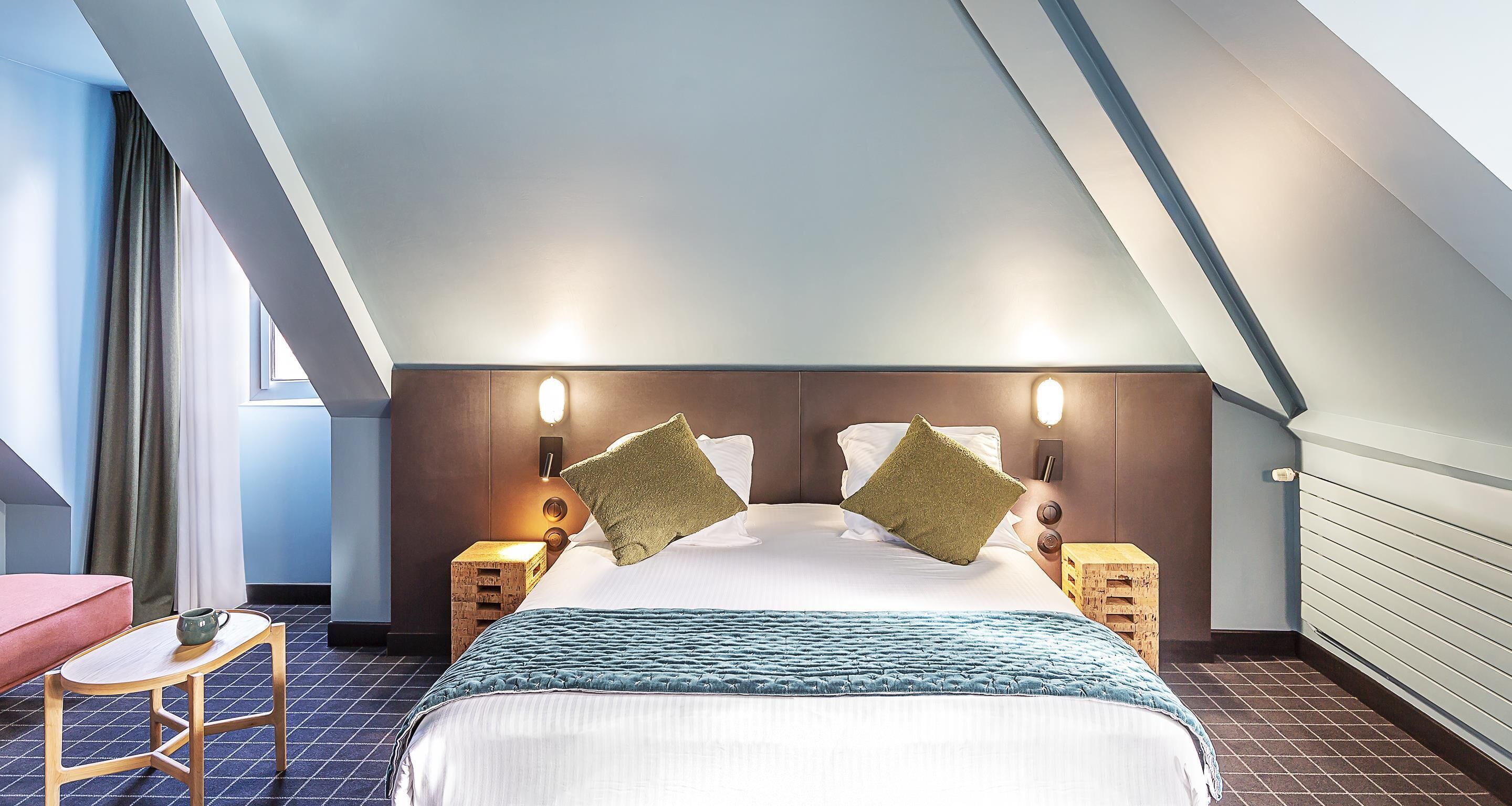 Caja de seguridad en la habitación y escritorio 