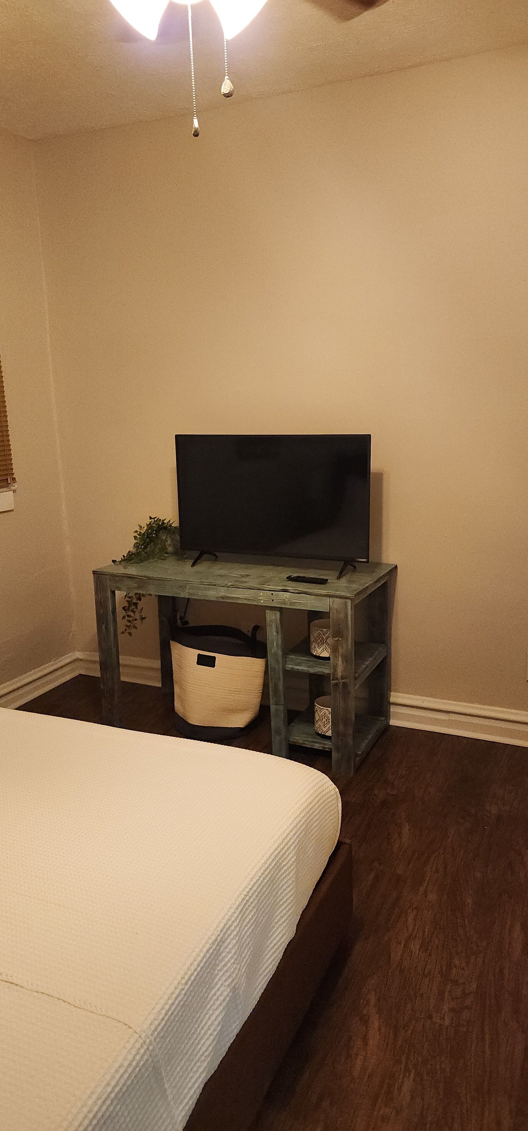 1 soverom, skrivebord, strykejern/-brett og wi-fi (inkludert)