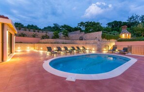 Pool - 1 bedroom stunning apartment in Molunat (Molunat)