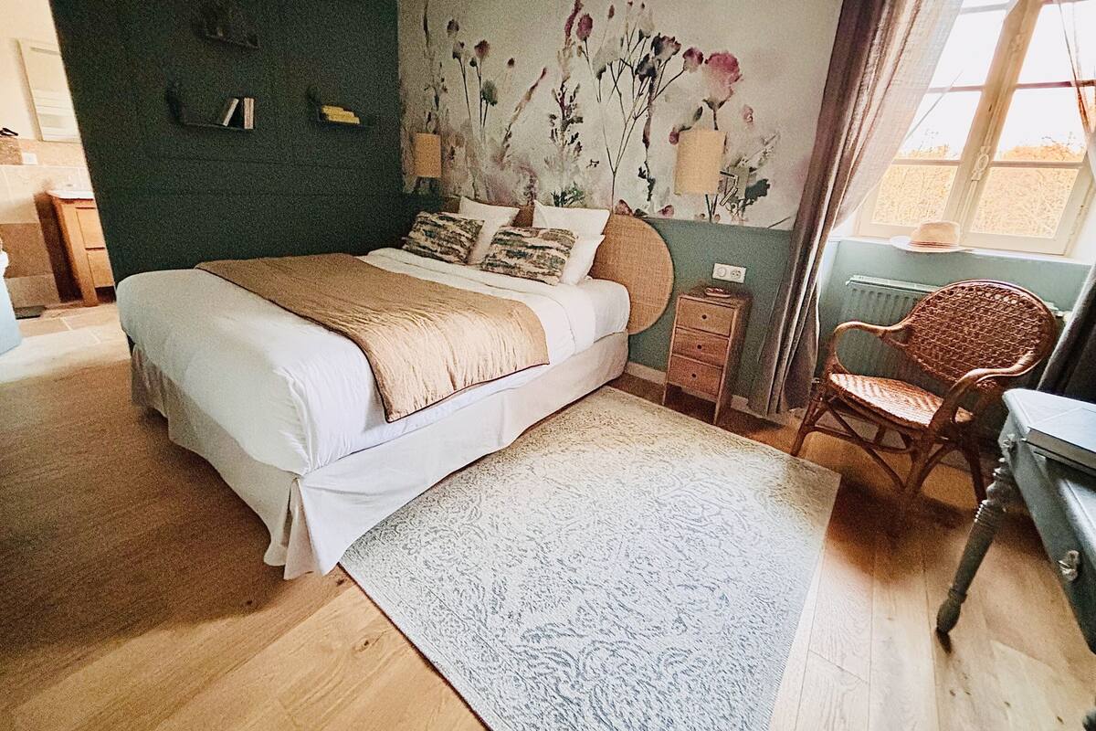 1 bedroom, premium bedding, soundproofing, free WiFi
