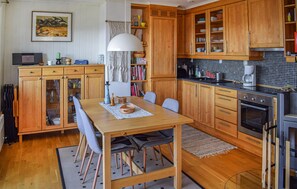 Fridge, dishwasher, coffee/tea maker, cookware/dishes/utensils - Awesome apartment in Rauland with sauna (Rauland)