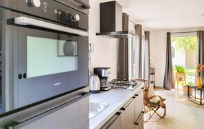 Frigorífic, microones, placa de cuina i rentaplats 