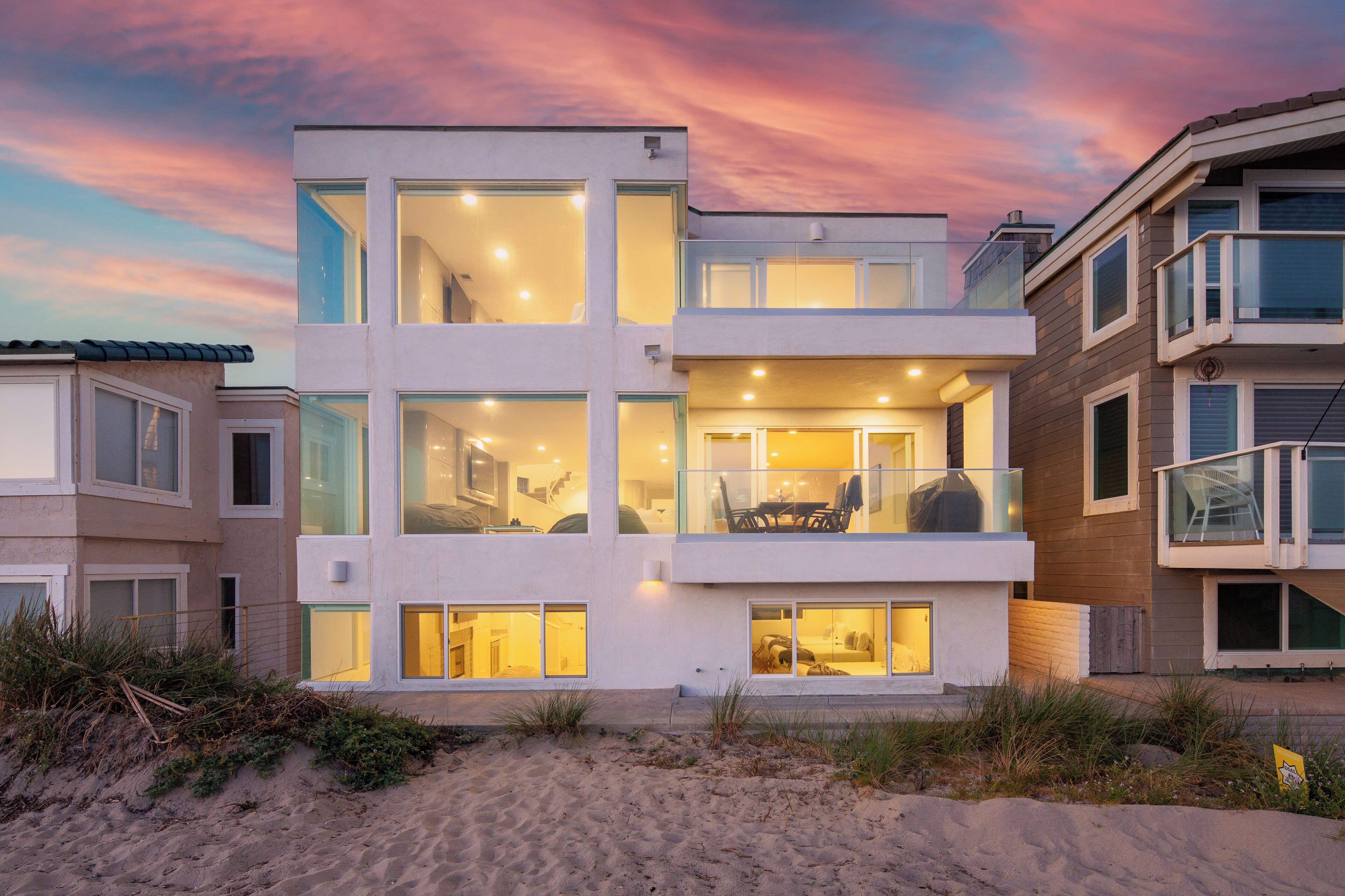 Crystal Palace a Luxury Coastline Home!