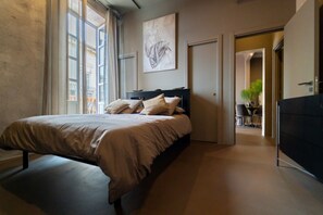 2 bedrooms, iron/ironing board, travel cot, WiFi