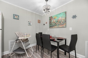 Dining - Magnolia Apt 618 — King suite w/ quality amenities, comfort & convenience (Statesville)