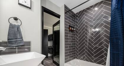 Magnolia Apt 618 — King suite w/ quality amenities, comfort & convenience