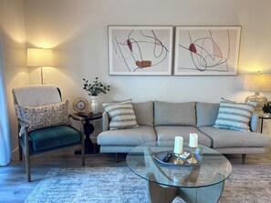 Smart TV, fireplace