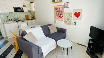 Una televisión, libros