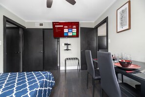 1 chambre, fer et planche à repasser, Wi-Fi, draps fournis