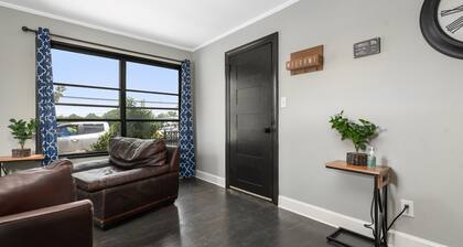 Magnolia Apt- Great Amenities & Price. High Quality Beds and Pillows