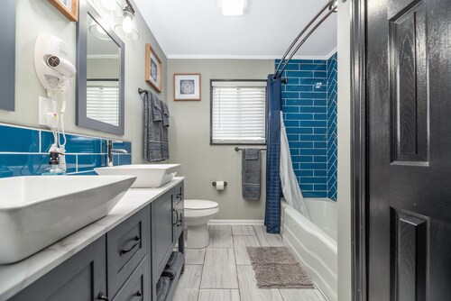 Magnolia "Apt 626"- Great Amenities & Price. High Quality Beds and Pillows