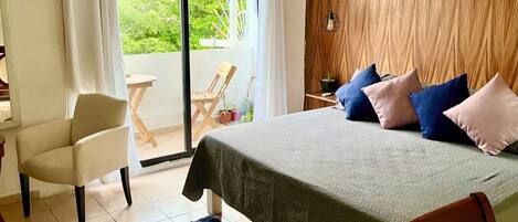 2 habitaciones, escritorio, tabla de planchar con plancha y wifi gratis