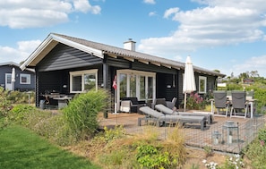 Outdoor dining - Beautiful home in Faaborg with kitchen (Faaborg)