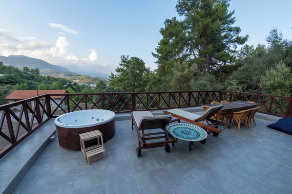 Villa – basic, 2 soverom, fjellutsikt | Terrasse/patio