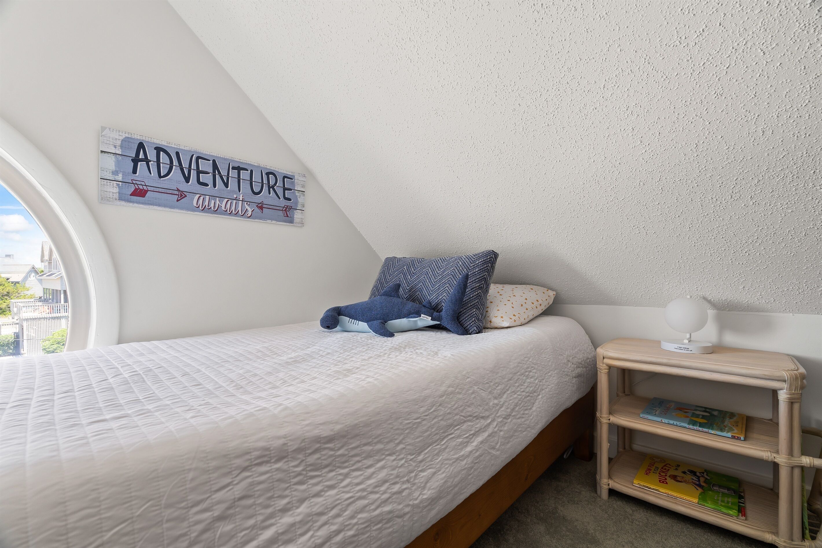 2 bedrooms, desk, iron/ironing board, travel cot