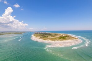 On the beach - Serenity Oceanview + King Suite + Pool + 2 Beaches (Topsail Beach)