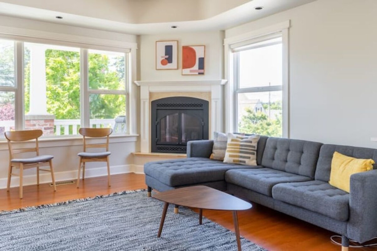 Spacious retreat with outdoor dining, patios and views