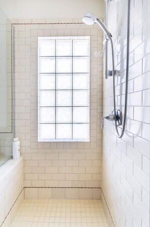 Shower, jetted tub, hair dryer, towels