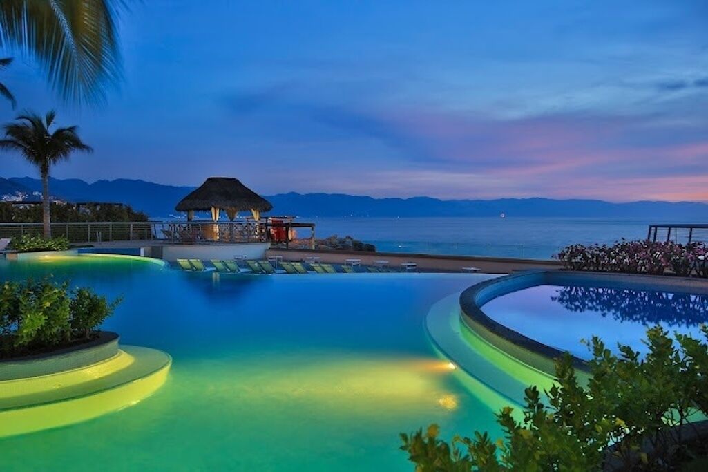 Outdoor pool, an infinity pool, sun loungers